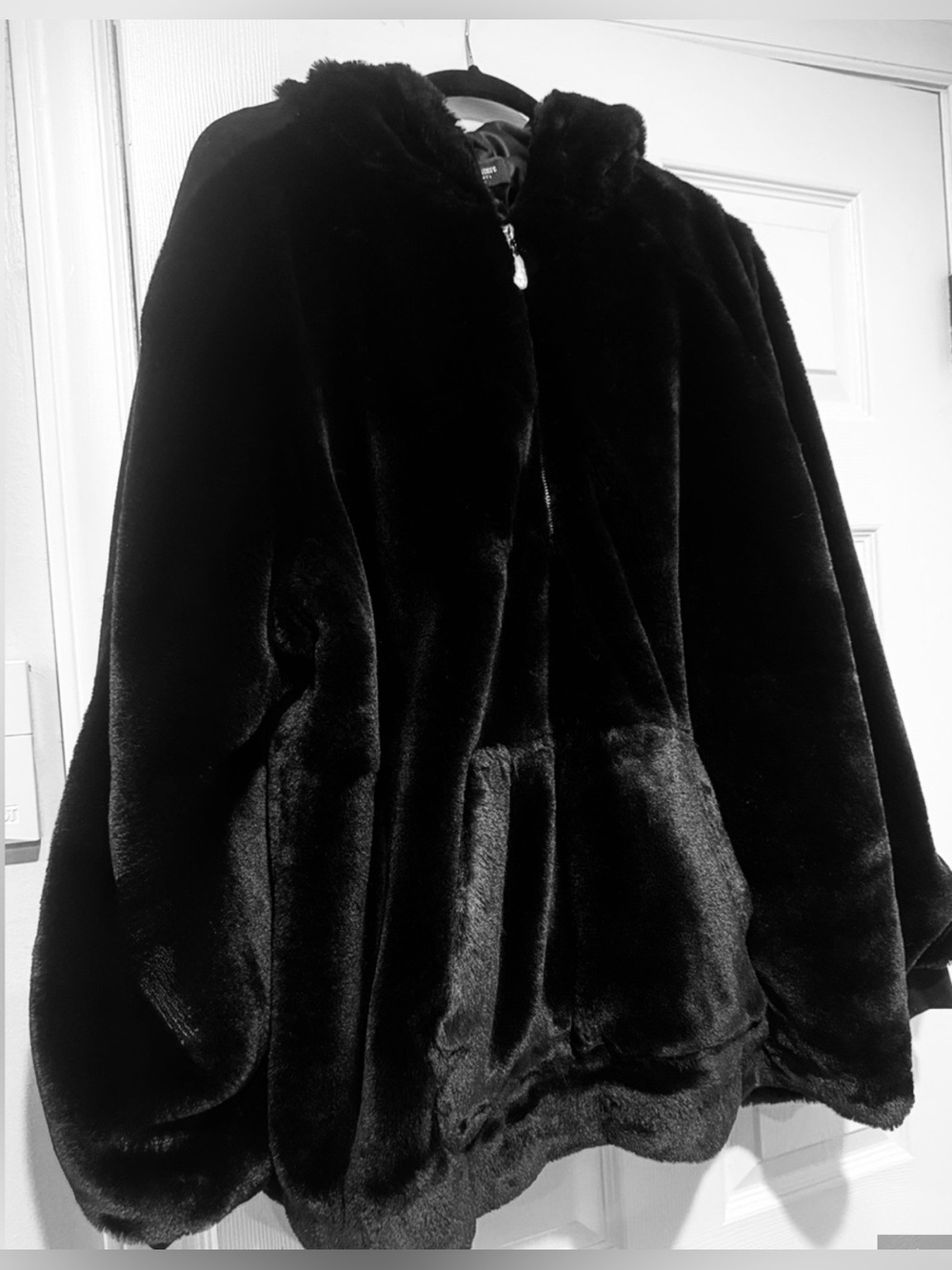 Juicy Couture/Women's Black Faux Fur Hooded Pullover/Quarter Zip/NWT! NEVER WORN